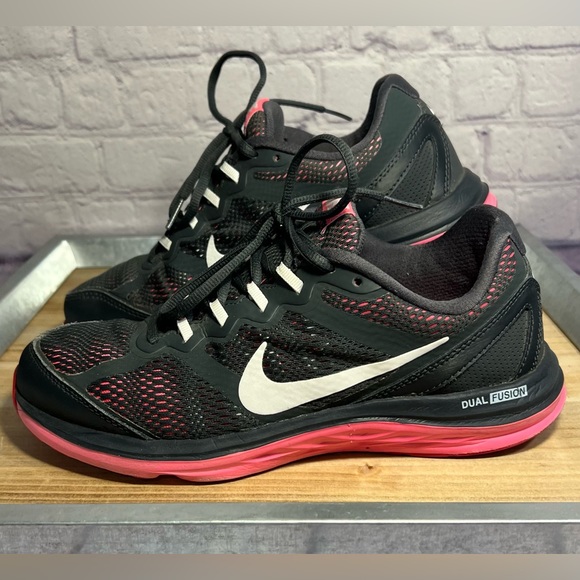 EUC. Nike Dual Fusion Run 3 training/running shoes. 653594-003. Women’s Size 8. - Picture 2 of 14